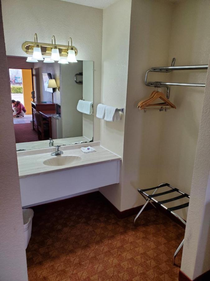 6 Tx Hotel 2*