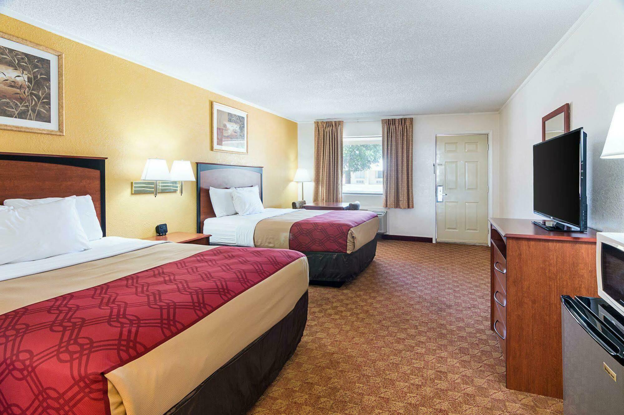 6 Shamrock, Tx Hotel 3*